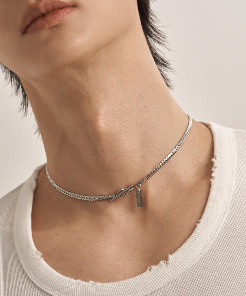 Lanarchive [1131] Holding Toggle Choker Necklace