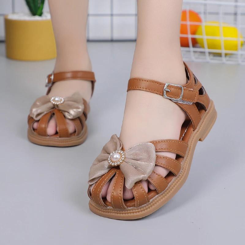 Girls Sandals 2024 Summer New PU Princess Hollow Covered Toes Kids Fashion Bow with Big Pearl Soft Simple Children Casual Shoes