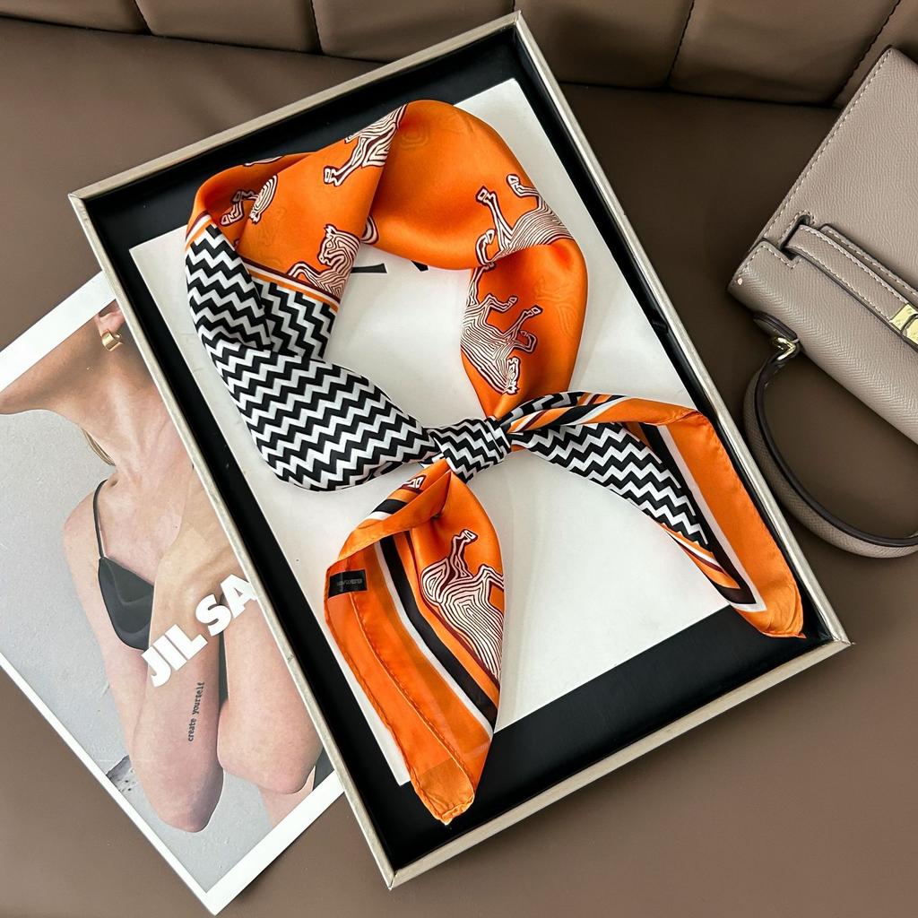Silk Scarf Women'S Fashion Versatile High Sense 70 Square Scarf Neck Protection Scarf Retro Scarf Bag