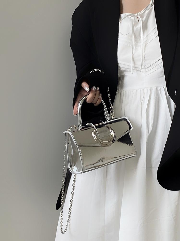 

Премиальная женская сумка Moon Lock 2024 года, новинка, серебряная квадратная женская сумка, сумка-цепочка через плечо серебряный