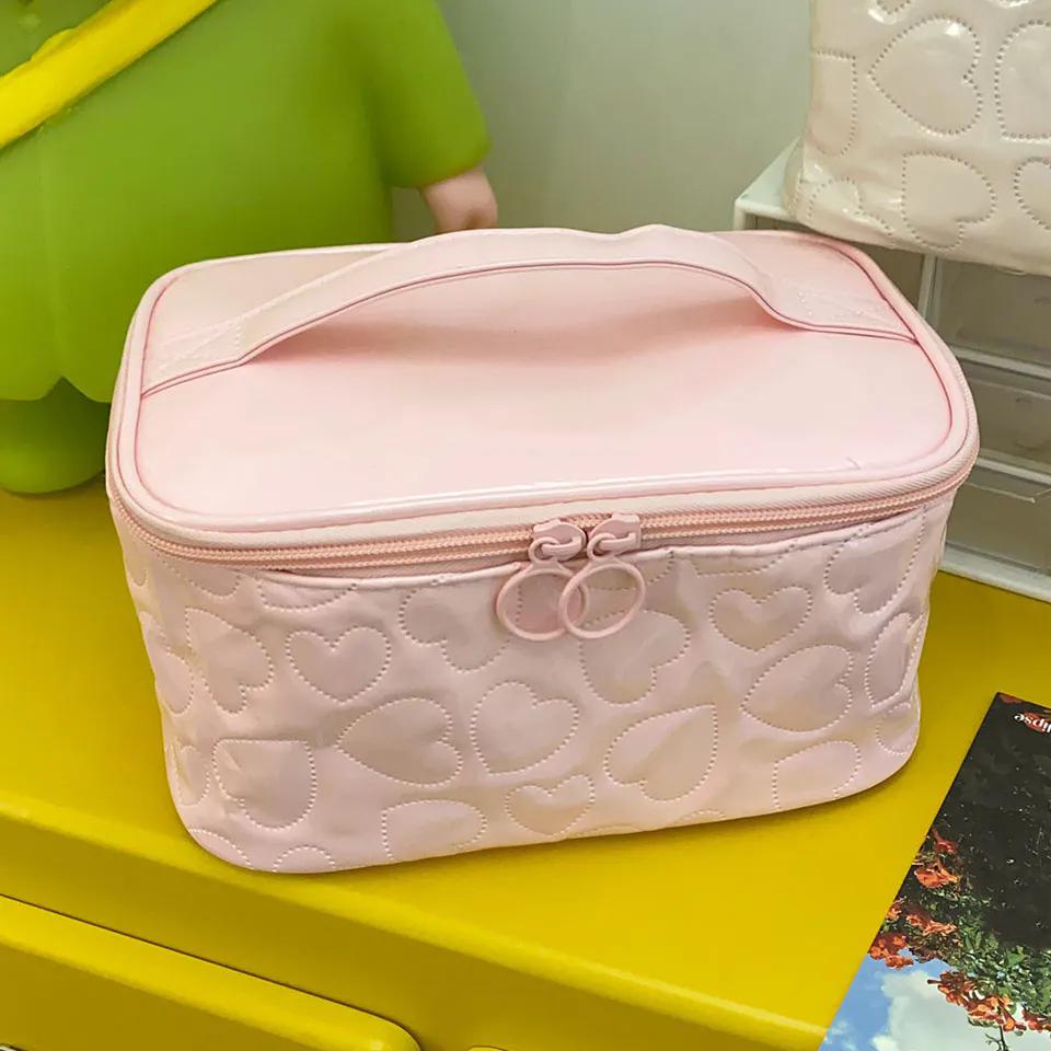 

WTEMPO Однотонные яркие милые косметички с рисунком в виде сердечек для женщин, большая вместимость, портативные дорожные сумки для стирки 1pc розовый