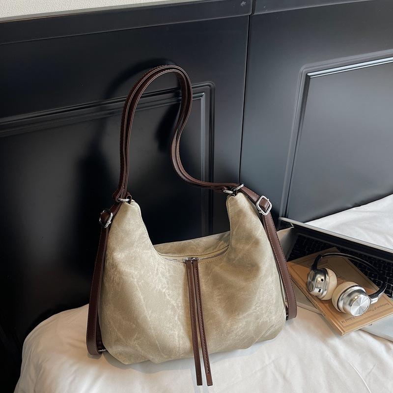 Korean Texture Women's Tote Bag 2026 Large Capacity Cute Pendant One-shoulder Crossbody Bag Casual Underarm Bag