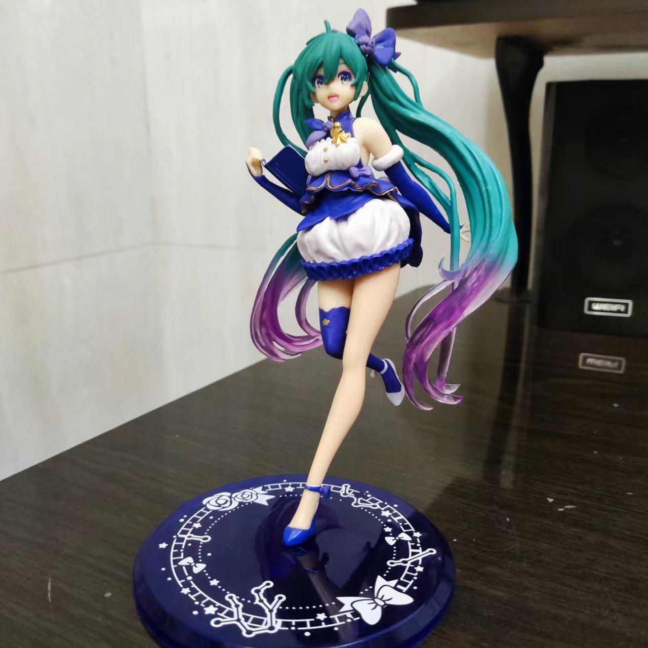 

Аниме-фигурка принцессы Хацунэ Мику цвета розовой сакуры - Украшение для корпуса настольного ПК и автомобиля