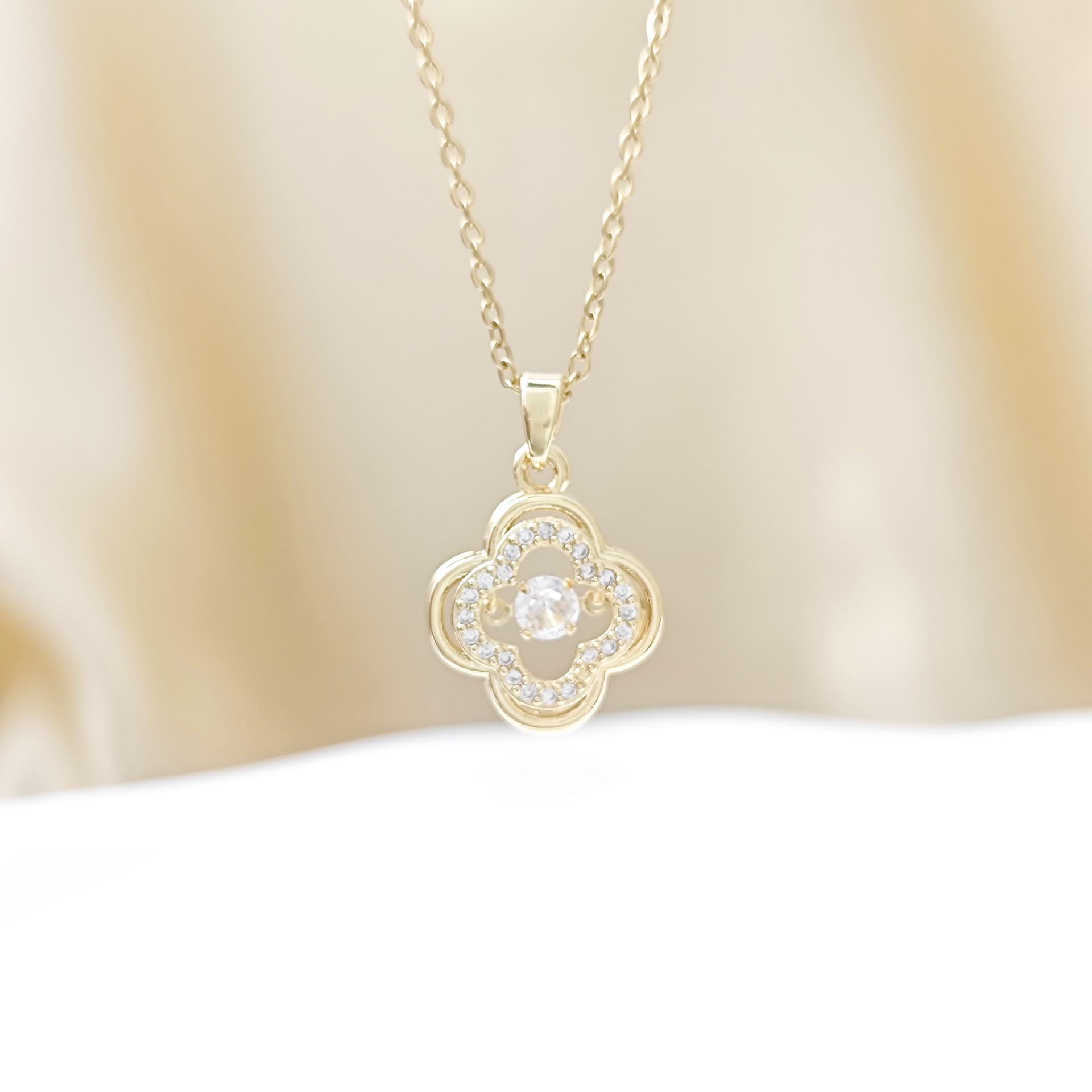 Stylish Titanium Steel Four-Leaf Clover Necklace for Women - Colorfast, Elegant Clavicle Chain, Cool Style.
