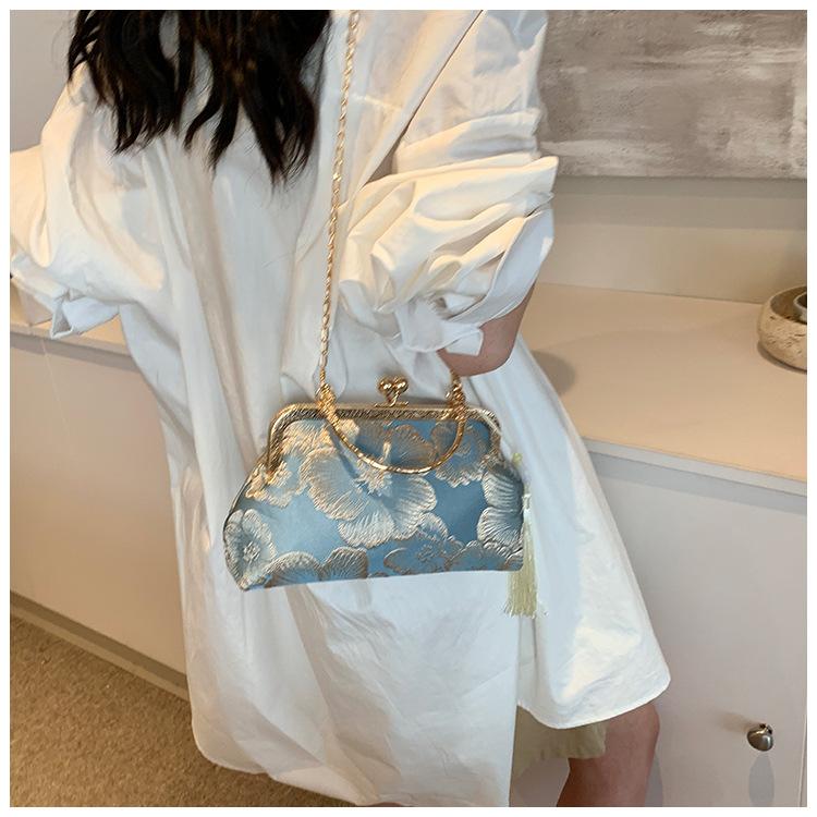 Chinese Style Embroidered Clutch Bag Silk Women's Fashion Shoulder Crossbody Bag with Shell Lock Chain