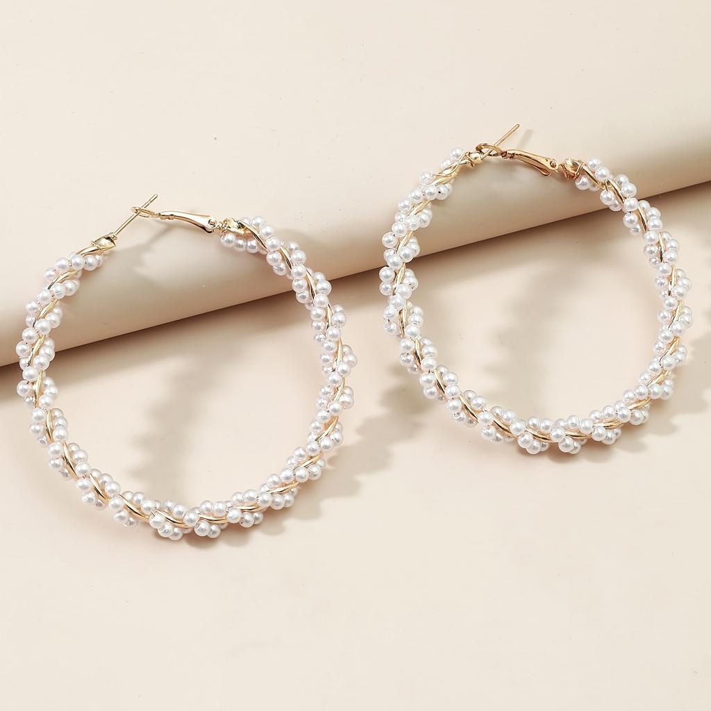 Elegant Retro Style Hoop Earrings Luxury Temperament Faux Pearl Circle Earrings For Women Unique New Design Ear Buckles Jewelry