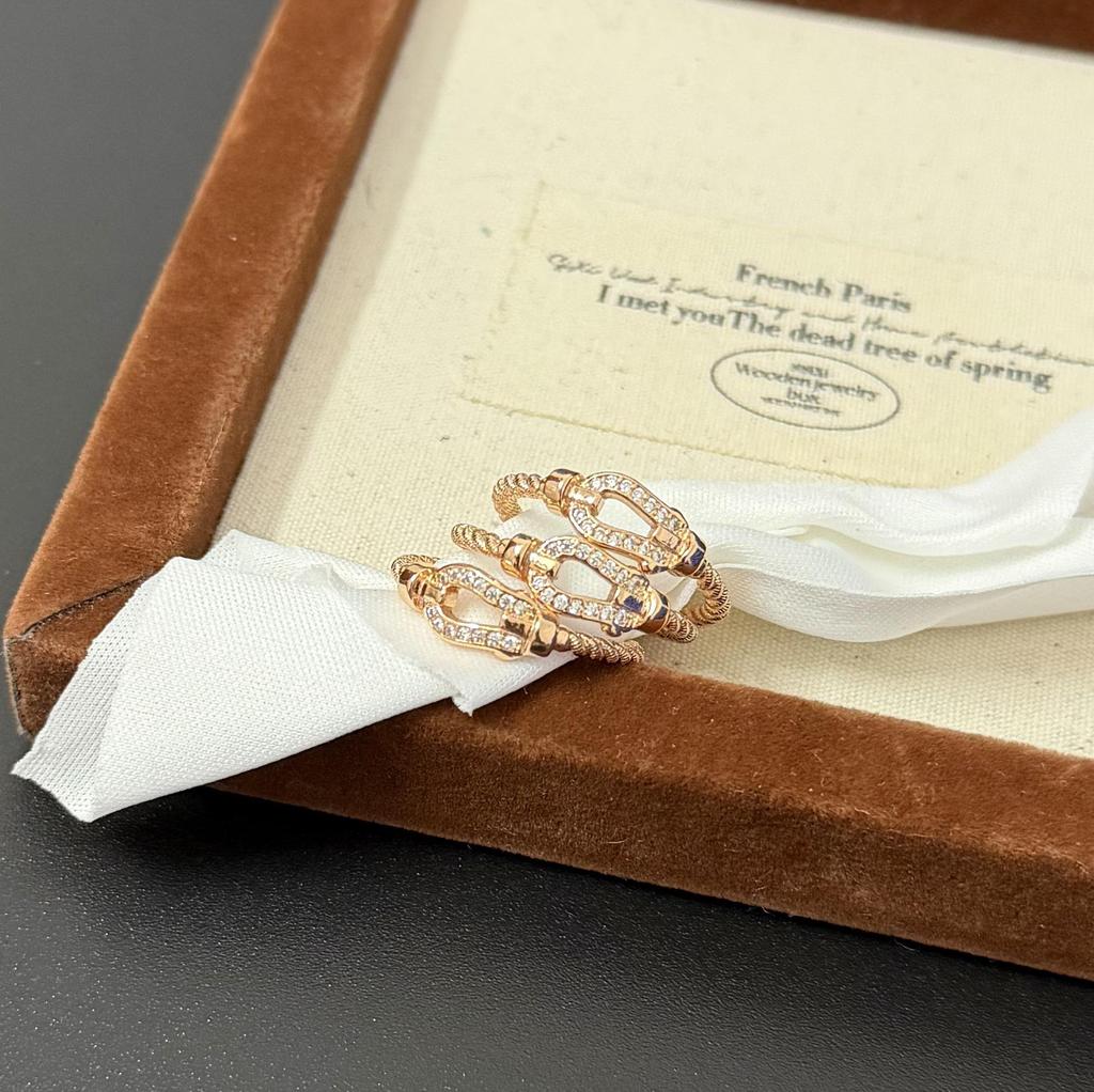 Dames Ring met Luxe Hoefijzer Gesp: Elegant U-vormig Ontwerp, Veelzijdig en Stijlvol voor Elke Gelegenheid