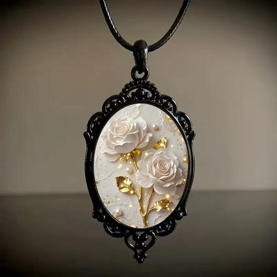 Fashionable and Exquisite Floral Pattern Glass Pendant Necklace Vintage Accessory
