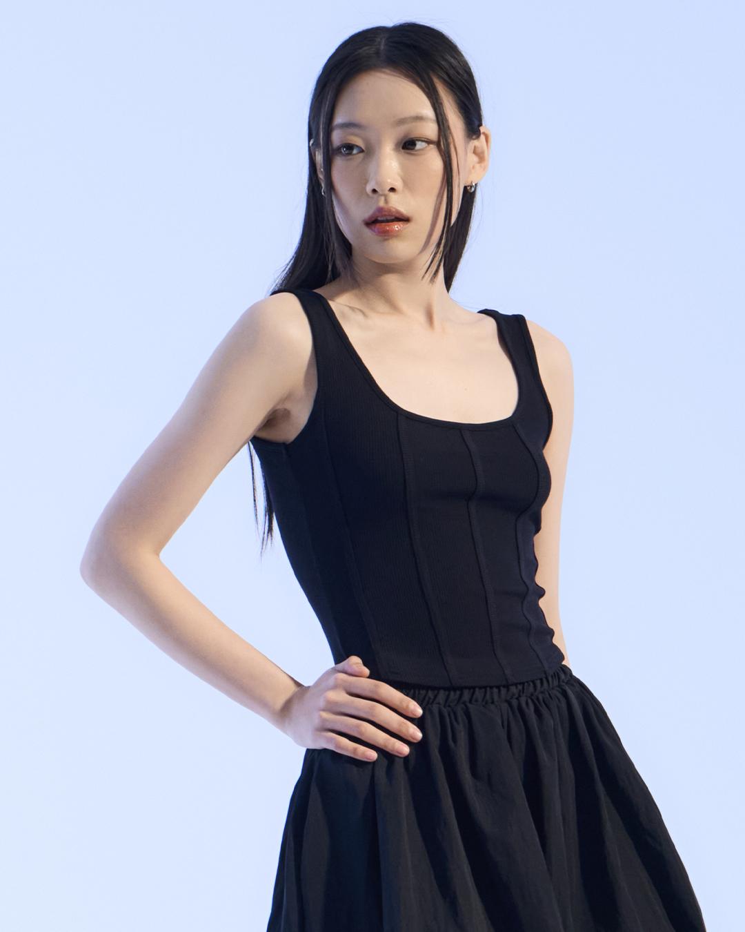 Moa Shaped & Ribbed Top Sleeveless (Black) Black/S