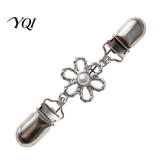 Waist Tightening Clip Vintage Sweater Clips for Women Girls, Retro Faux Pearl/Floral Cardigan Clips, Elegant Collar Metal Cincher Buckle Dresses