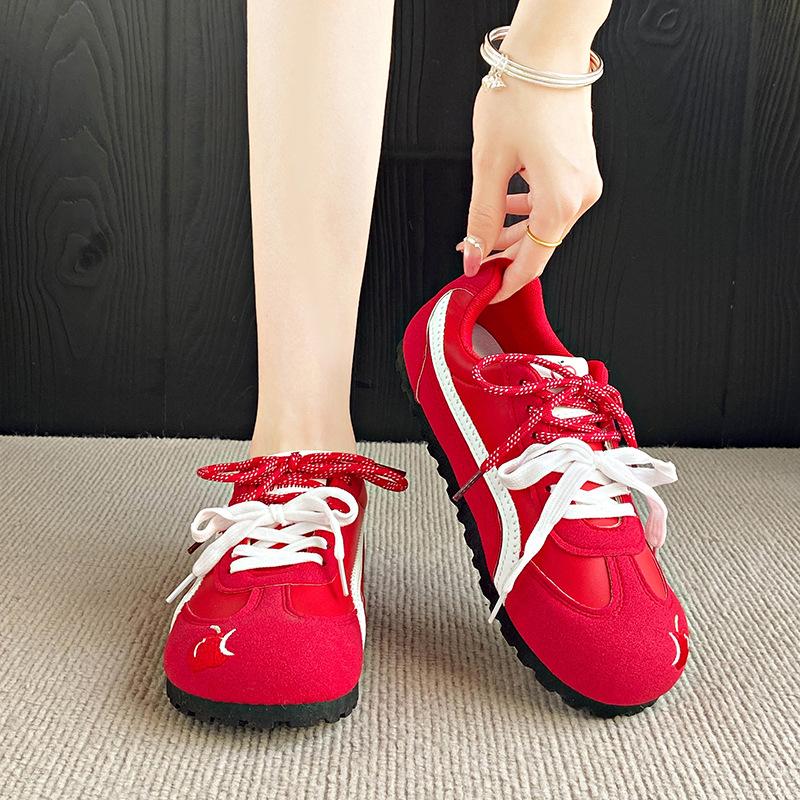 Student female flat bottom casual spring new ugly cute big head shoes bread shoes soft sole versatile board shoes