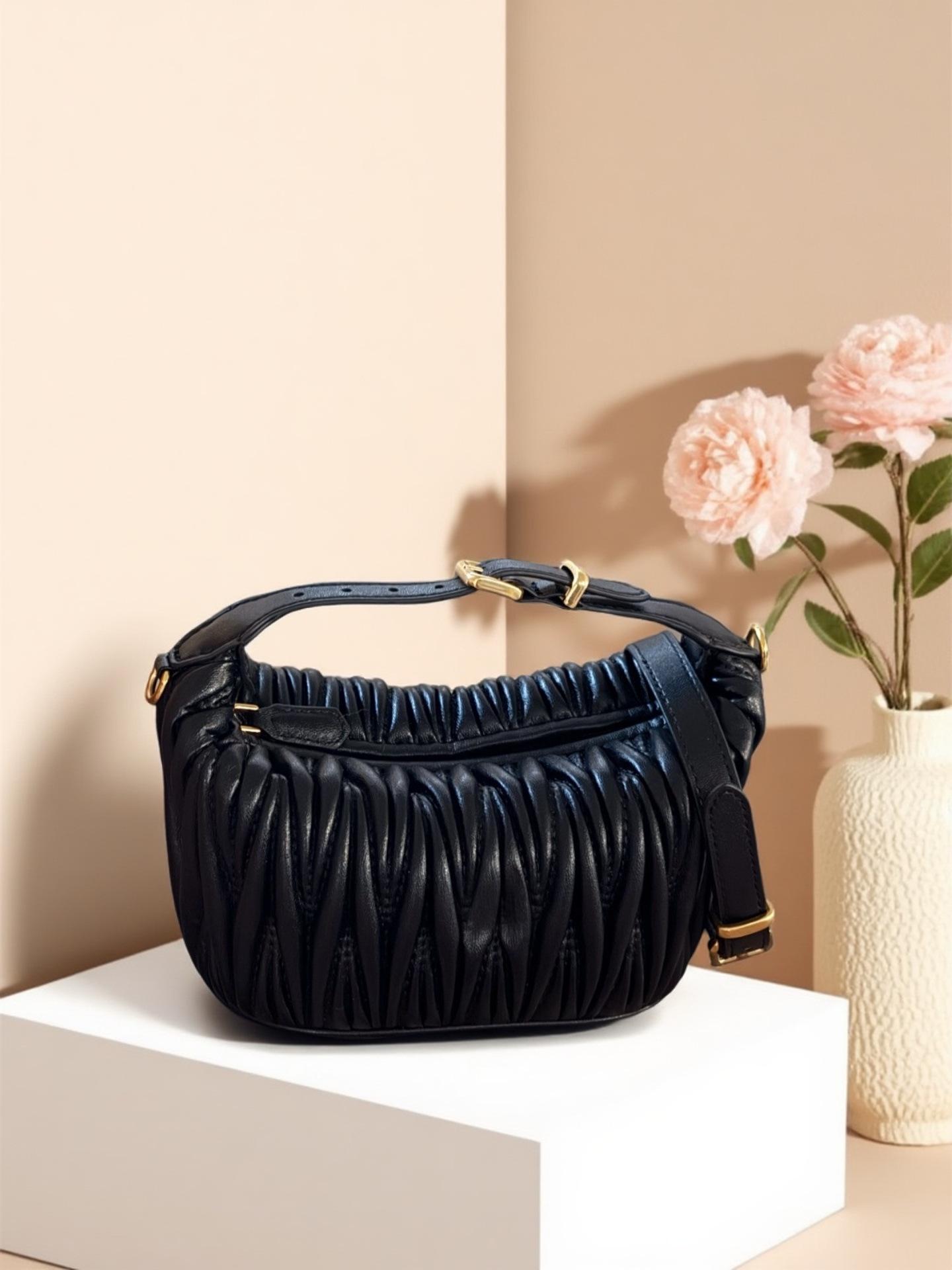 

Compact Women s Shoulder Bag T710 - 2025 New Lunch Box Handbag Tote 16x13cm чорний