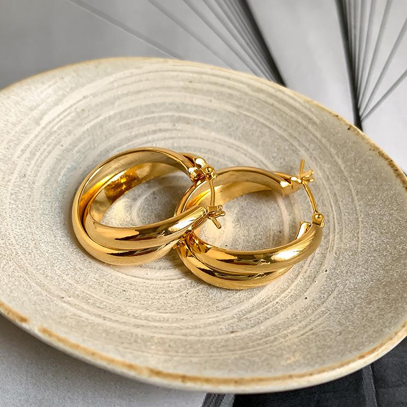 Retro Gold Circle Earrings Light Luxury Glossy Earring for Female Senior Sense Niche Design Versatile Ambience Back To School Accessory