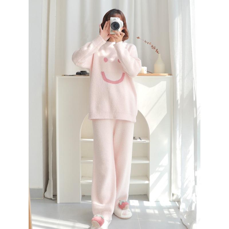 Zimní pyžamo Tlustý a nadýchaný nový usměvavý obličej lze nosit mimo domácí oblek