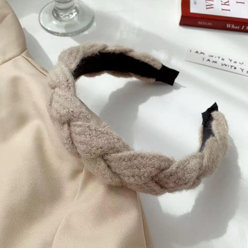 Women's Retro Korean Christmas Headband: High-End Autumn/Winter Hair Jewelry & Versatile Accessory
