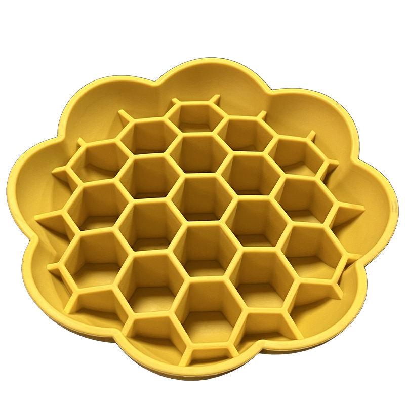 Jinshwaypets Customized Eco-Friendly Silicone Pet Dish Honeycomb Slow Feeder Bowl Anti-Slip Design Puzzle Dog Food Enrichment