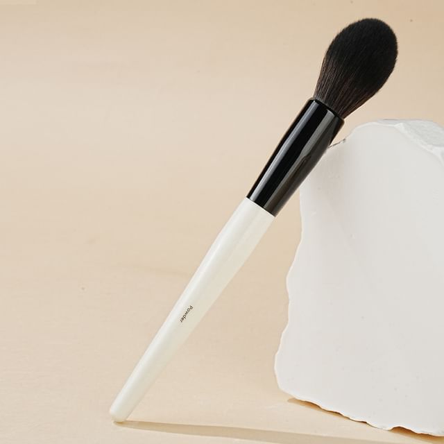 

Buttermilk - Highlight Brush / Blush Brush White