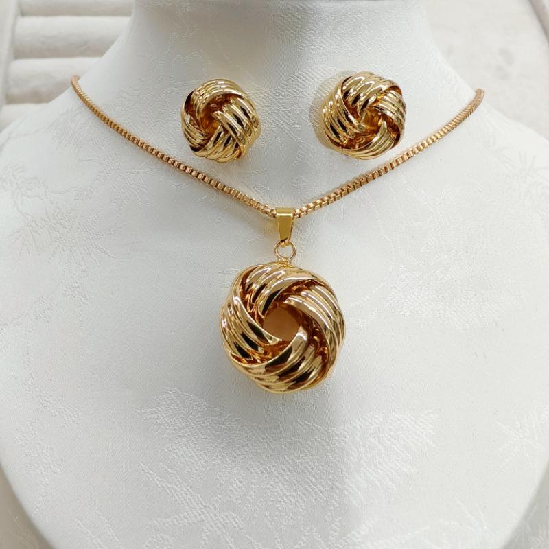 Elegant European & American Luxurious Geometric Twist Earrings & Necklace Set