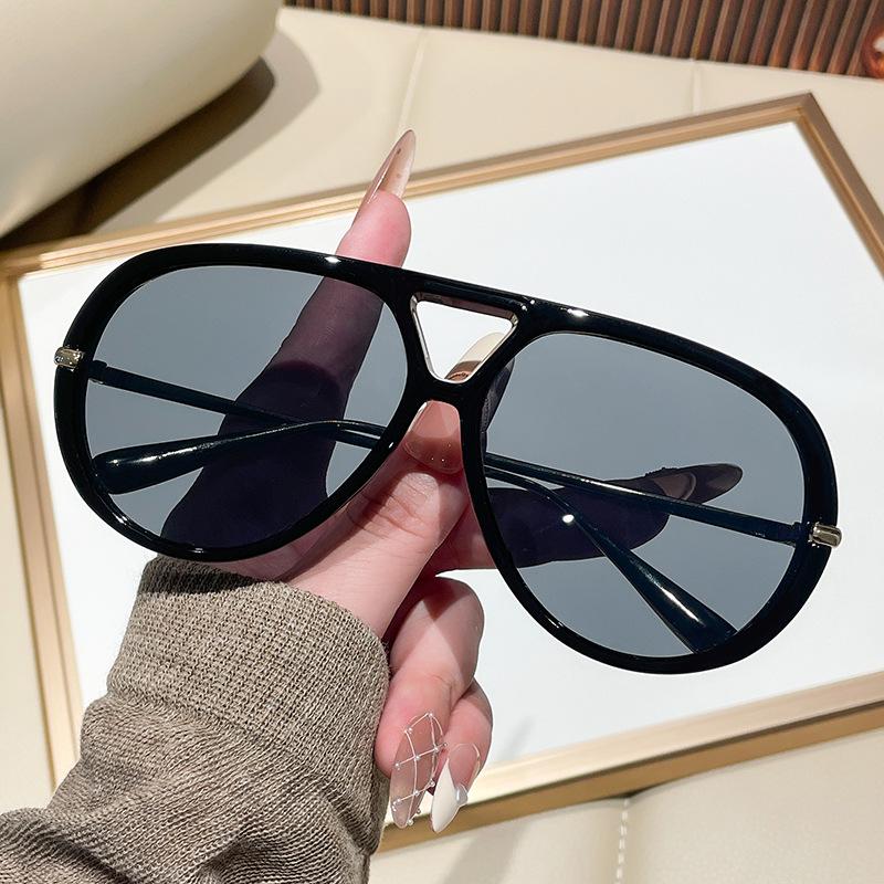 

Oversized Pilot Sunglasses 2025 New Vintage Double Bridge Sun Glasses Women Trendy Luxury Brand Design Outdoor Shades чорний