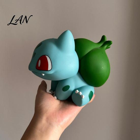Classic Cartoon Collectible Cute Bulbasaur-Shaped Resin Figurine, Statue with Red Eyes Green Environmentally Friendly Back, Stable Sitting Tabletop