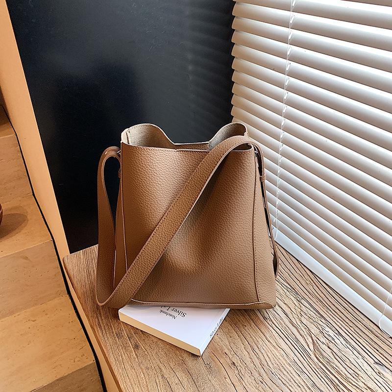 Bags Women's Large-capacity Bucket Bags Retro Handbags Autumn and Winter Mother Bags New Commuter Shoulder Messenger Bags