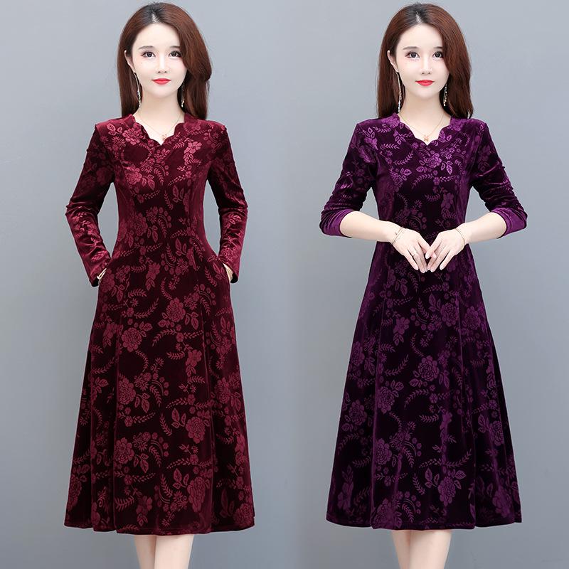 Plus Size Gold Velvet Mid-Length Dress - 2024 Autumn Style for Middle-Aged and Elderly Women