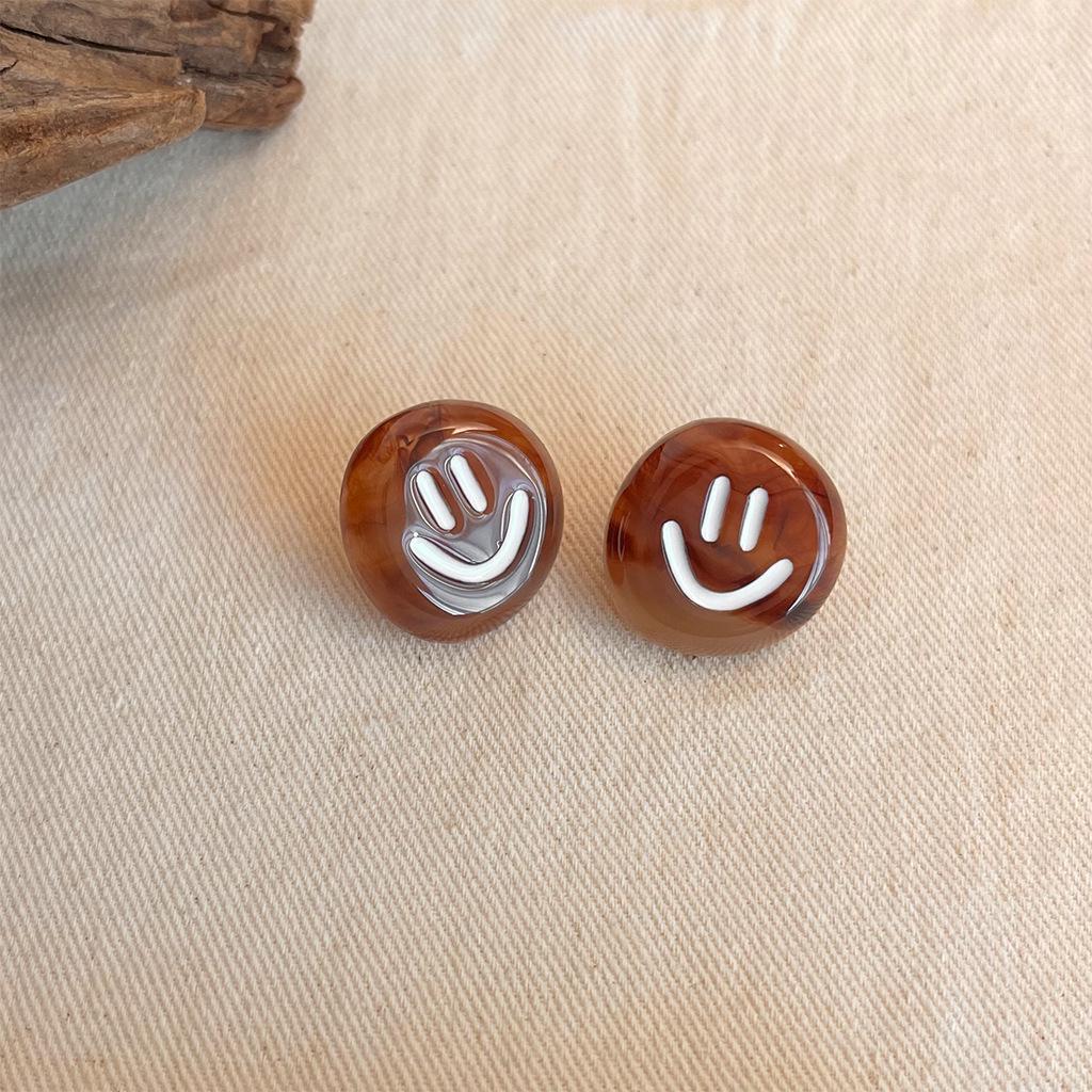 

Кофейно-коричневые серьги-пусеты в стиле французского ретро-омбре - Нишевый дизайн для женщин