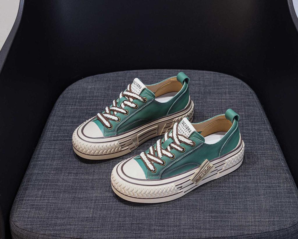 Retro thick-soled red board shoes for women's 2025 spring new leather little white shoes to increase the height of the first layer of cowhide sport