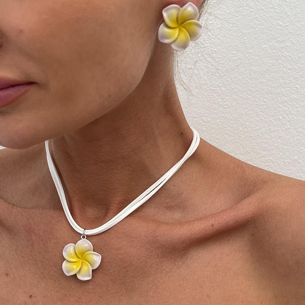 Sweet Wind Gradual Change Color Flower Pendant Necklace, Dopamine Three-Dimensional Flannel Collarbone Chain