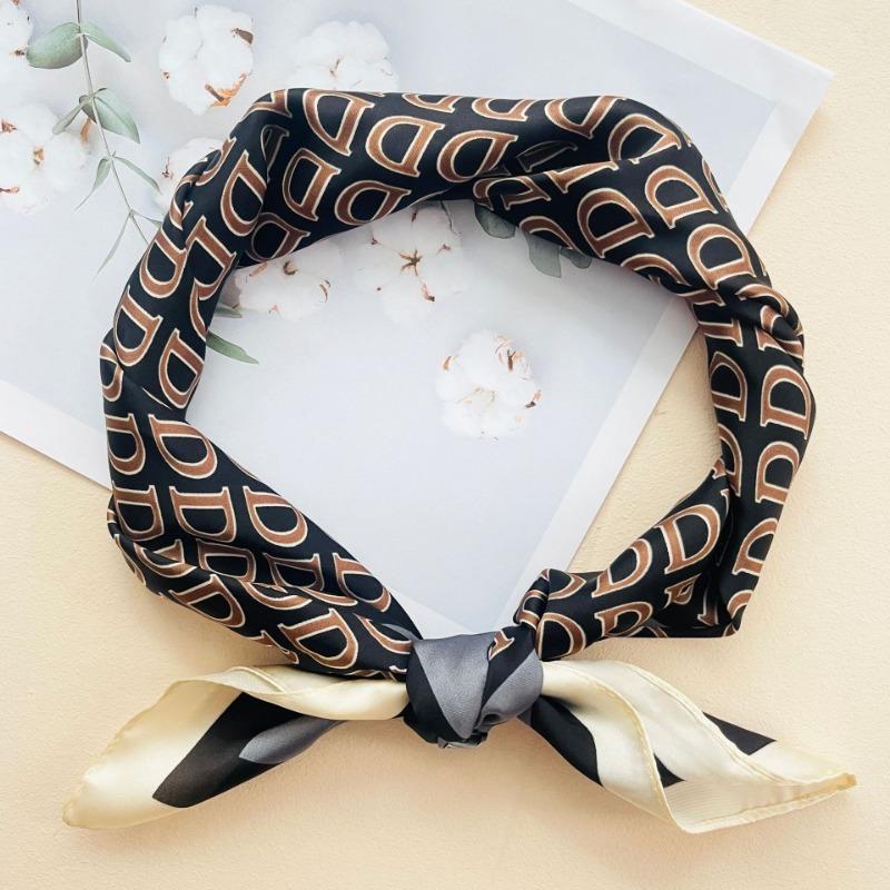 Sciarpa Stampata con Lettera D da 68 Cm Sciarpa da Donna in Imitazione Seta Alto Temperamento Sciarpa Semplice e Versatile Foulard