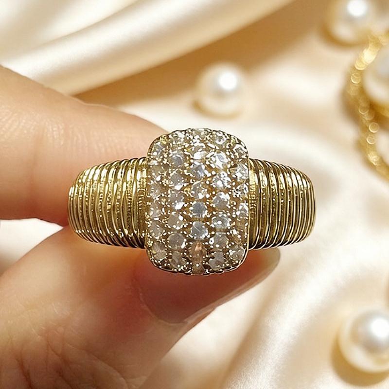 Huitan Bright Cubic Zirconia Engagement Ring for Women Fashion Gold Color Finger Jewelry for Wedding Bridal Accessories Gift