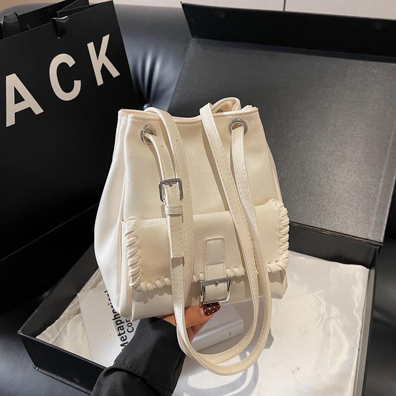 

Minimalist Style Soft Shoulder Bag Adjustable Strap Design Casual Shoulder Bag Perfect for Daily Use School Commute and Weekend Getaways 18cm 10cm 21cm бежевий
