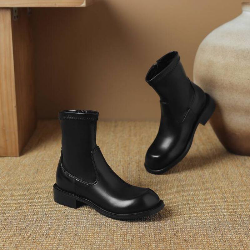 Autumn and winter medium heel large size women's boots non-slip rubber sole zipper medium tube boots women's round head square heel new Martin 