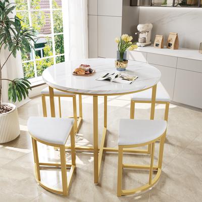 Sestava jídelního stolu se čtyřmi židlemi, Jídelní sestava s deskou stolu z MDF a pozlaceným železným rámem, Sametová židle, Moderní luxusní stoly a židle, Bílá