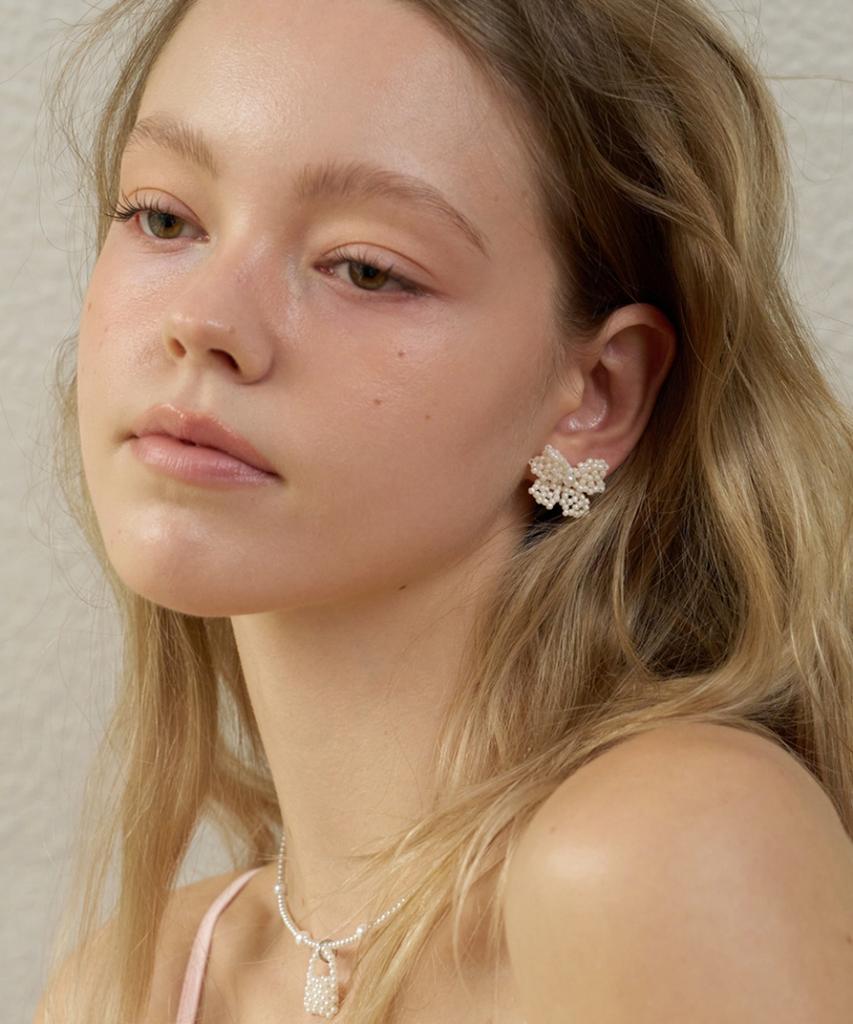 Fantastic Planet Pearl Beads Ribbon Earrings