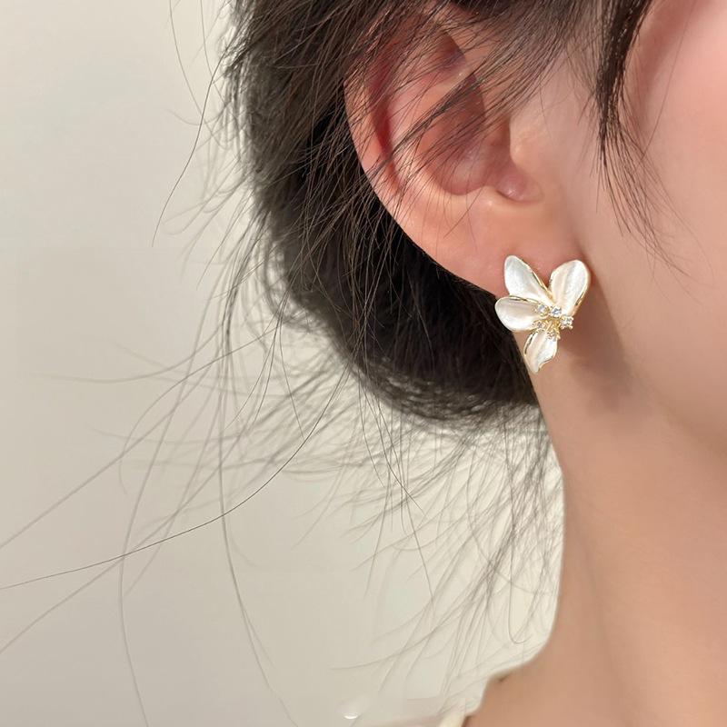 Zircon Dripping Oil Flower Earrings Niche Small Fresh Temperament Earrings Versatile Fashion Simple Jewelry Women
