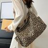 Women's New Shoulder Bag Leopard Print Casual Shopping Bag Large Capacity European and American Fashion Solid Color Tote Bag CLE
