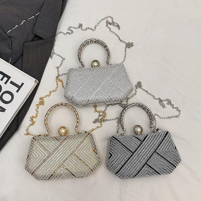 Women's Bag 2025 New European and American Fashion Rivet Shoulder Bag Niche Retro Versatile Portable Messenger Dinner Bag