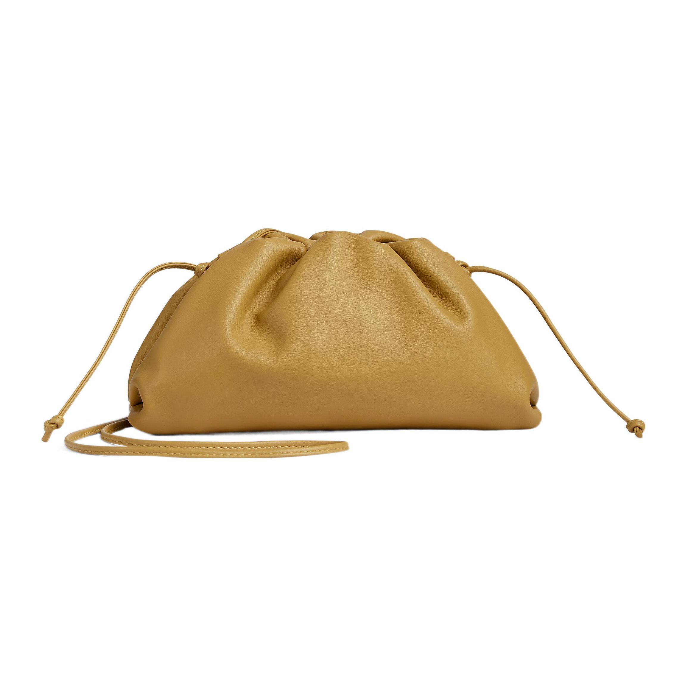 

Bottega Veneta Pouch Cloud Bag Solid Color Design Magnetic Closure Leather Clutch Mini Women Clutch Cream 585852V1BW07722 Basic Set (Bag+Dust Bag)
