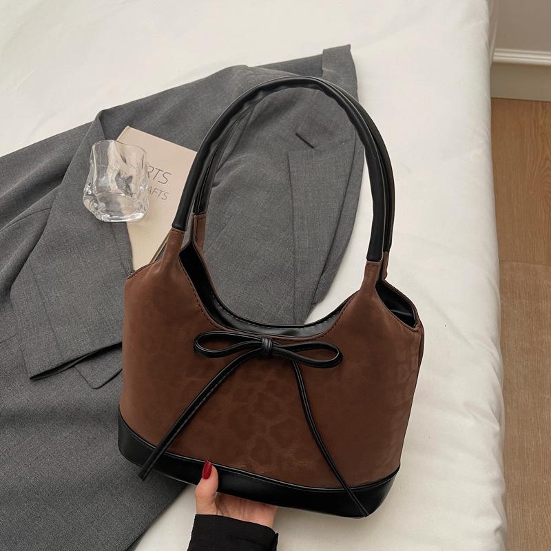 Korean version of niche foreign style portable bucket bag women's 2025 autumn new high-value suede bow shoulder bag