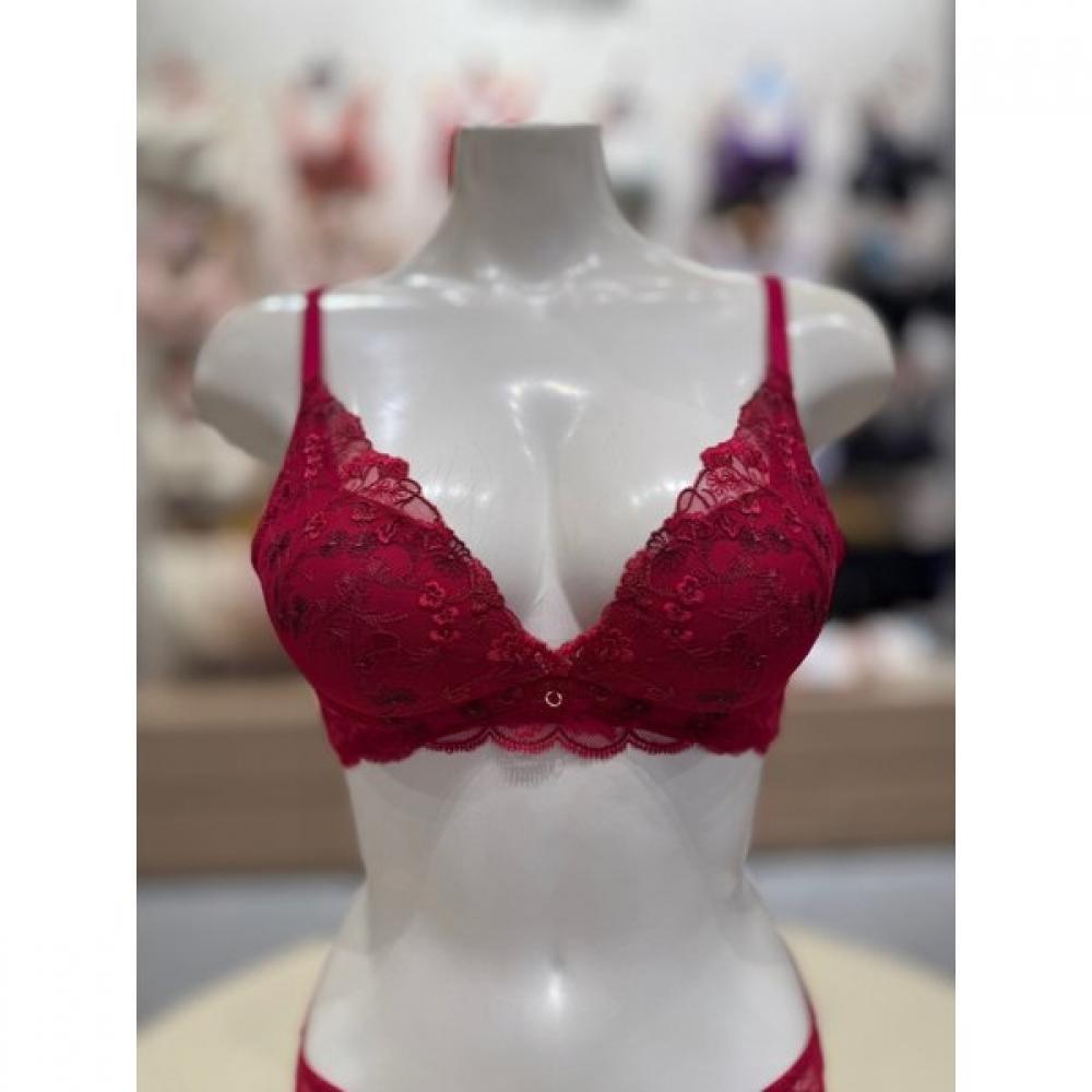 

Triumph Red Sensual Spotlight Deep V No Wire Bra Tcdf11r1993kzk 80B