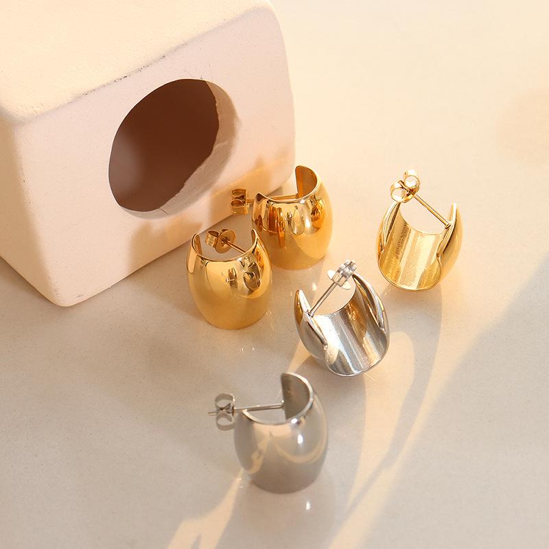 Gold-Plated Retro Half-Round Hollow Ear Studs - European & American Simple Summer Fashion Accessories