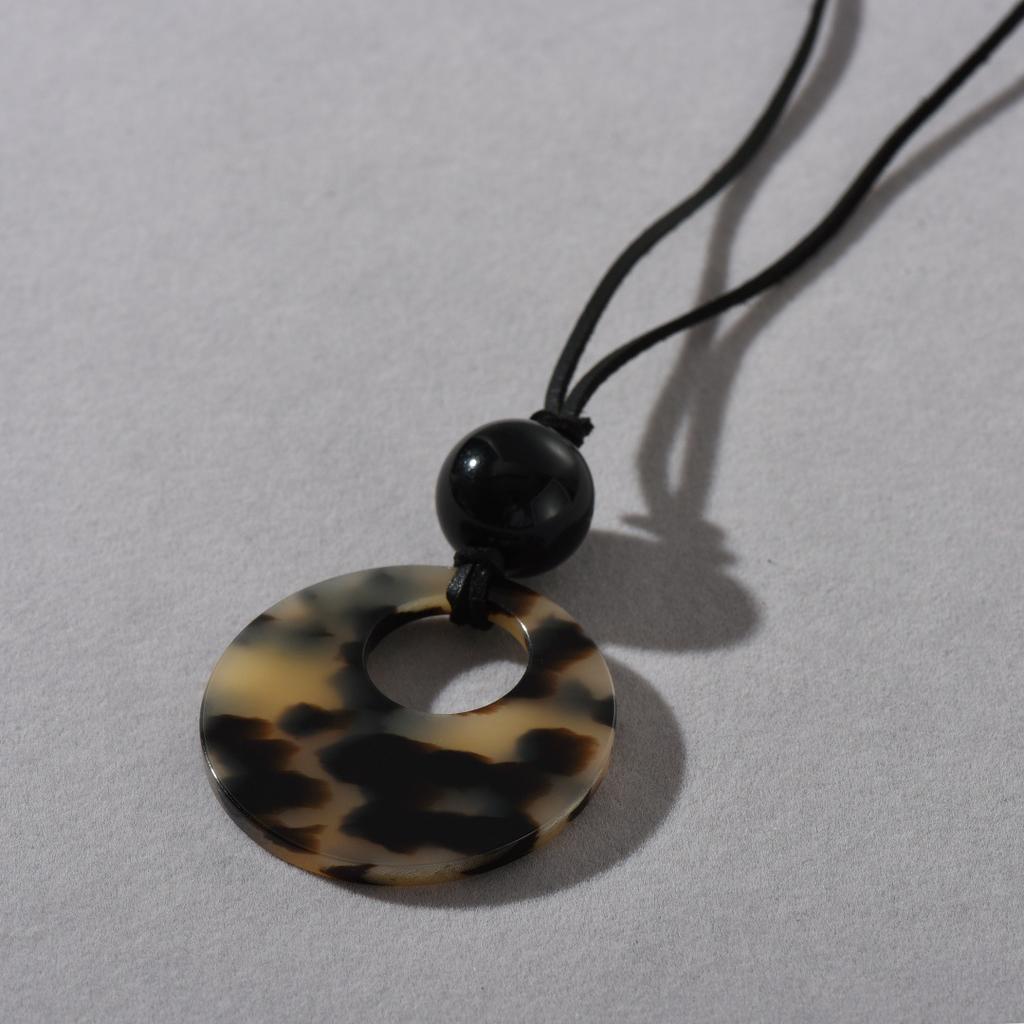 Niche Design Tortoiseshell Leopard Print Acetic Acid Ring Pendant Necklace Women'S Long Sweater Chain Light Luxury High-End Necklace