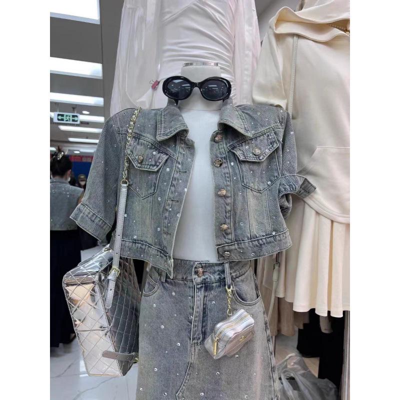 Set Denim Elegant de Vară cu Strassuri: Jachetă Retro cu Mânecă Scurtă + Pantaloni Scurți cu Talie Înaltă pentru Femei