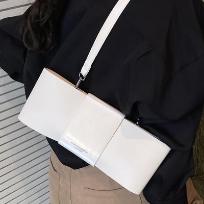 French Niche Underarm Bag Women's 2025 New Fashion Light Luxury Simple Shoulder Bag Simple Temperament Baguette Trend