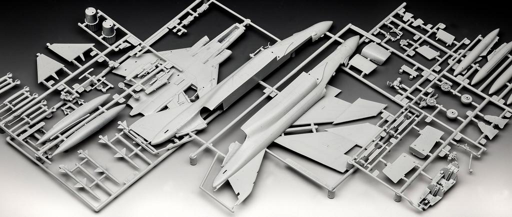German Revell 1/72 scale US Navy F-4J Phantom US Navy plastic model kit 03941
