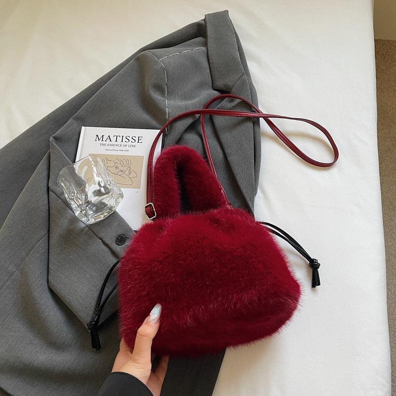 Popular Autumn and Winter New Large-capacity Bags Women's Shoulder Underarm Plush Bags Fashionable Foreign Style Messenger Commuter Bucket Bags