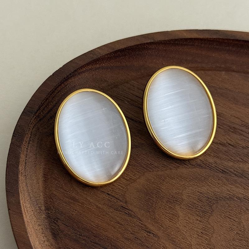 Original design opal oval stud earrings minimalist earrings French commuting gentle temperament versatile high-end earrings