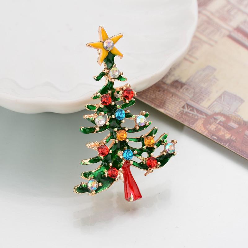 Z1236 Festive Brooch: European & American Christmas Wreath & Santa Claus Tree Design
