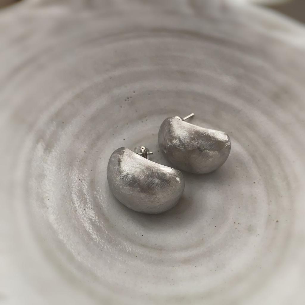 French Retro Exaggerated Personality Matte Metal Stud Earrings Female Korean Niche Versatile Temperament Fashion Earrings Earrings